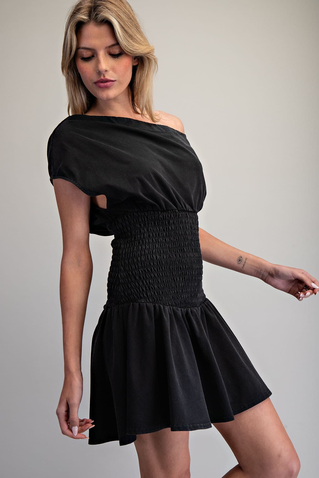 DK14904 - ASH BLACK