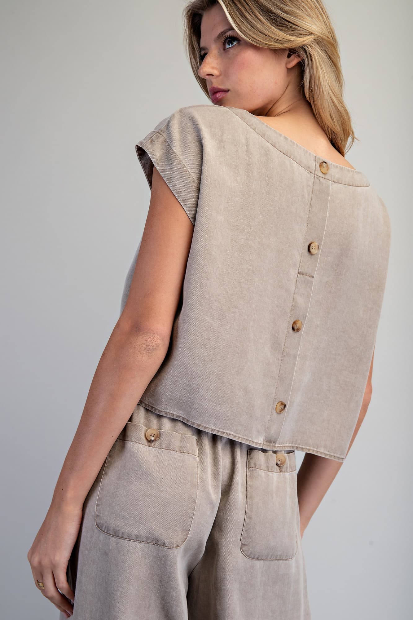TK16063 - HAZELNUT