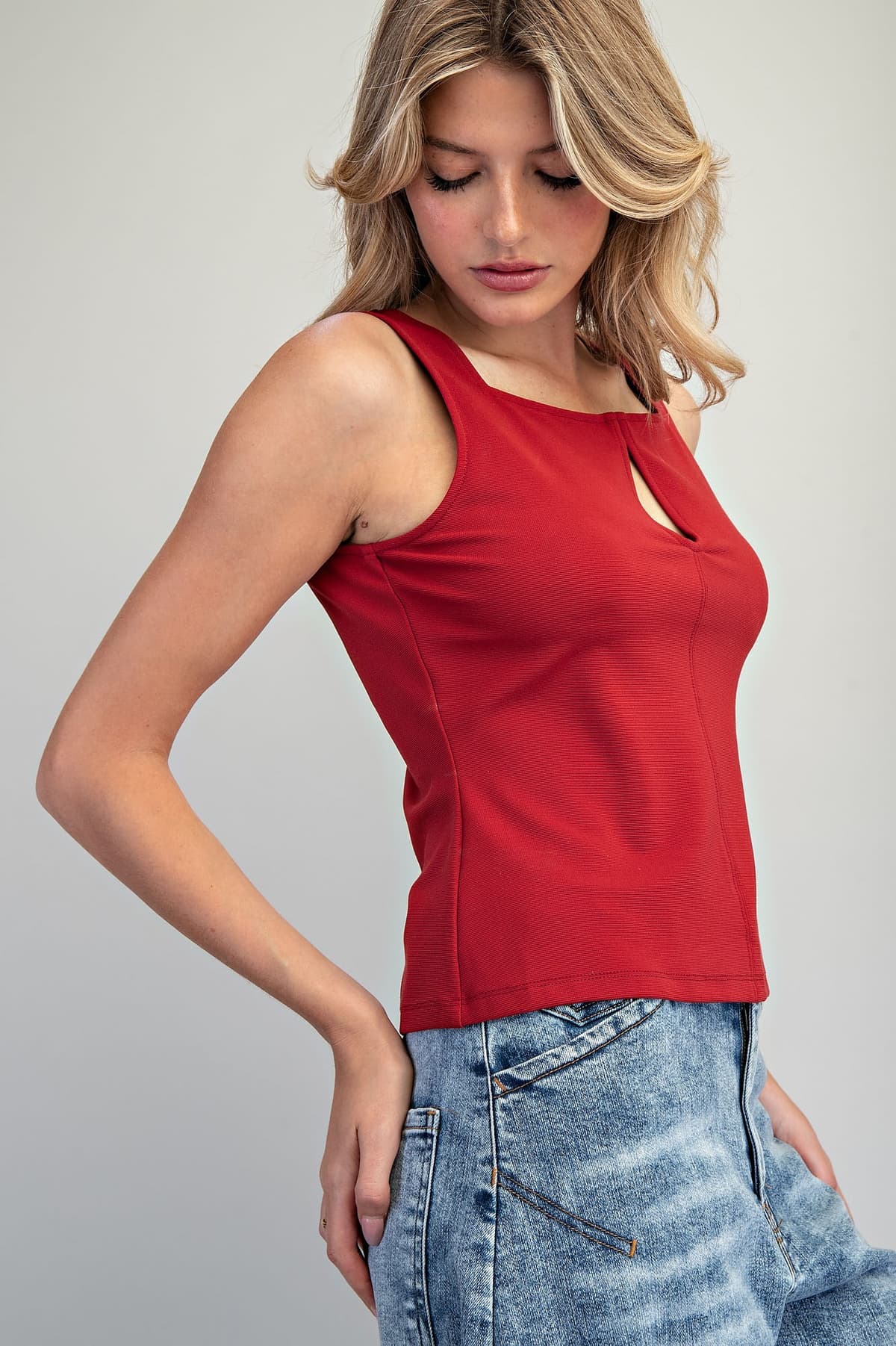 TK16119 - SCARLET