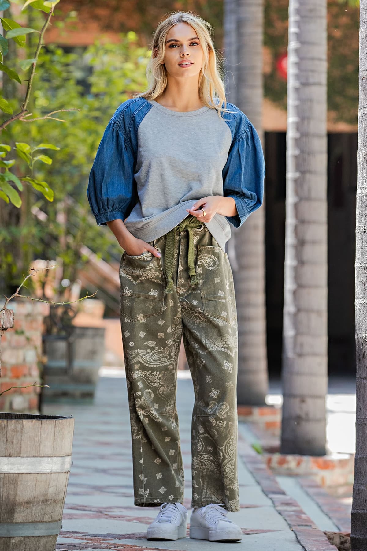PK16670 - VINTAGE ARMY