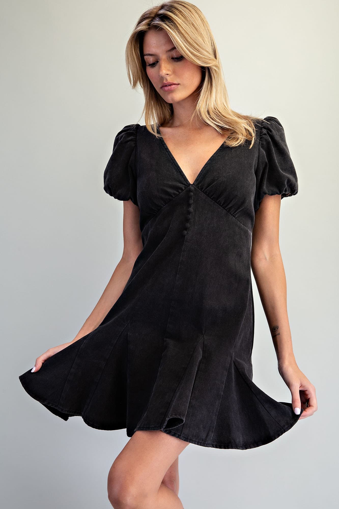 DH15624 - ASH BLACK