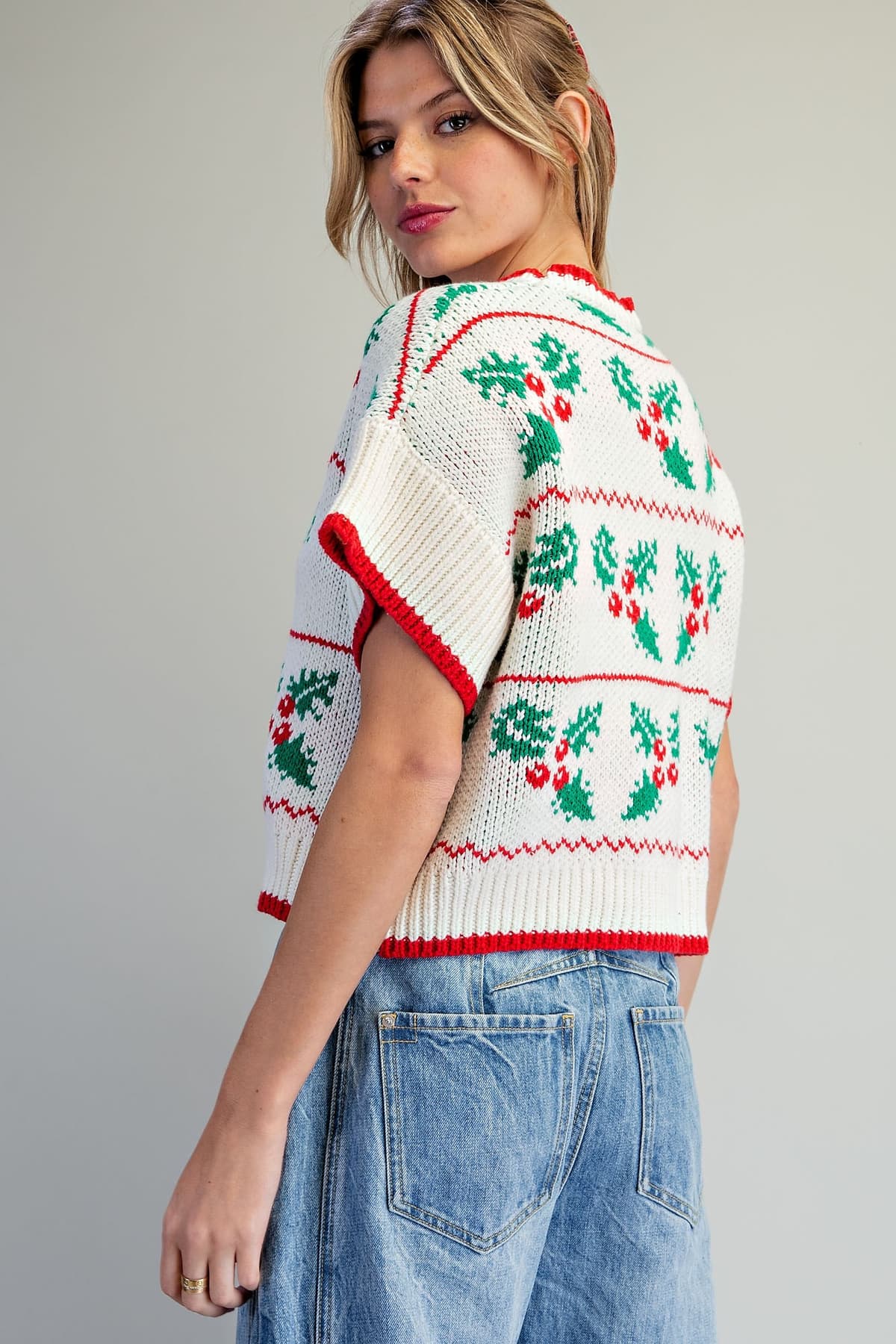 SH15687 - HOLLY RED
