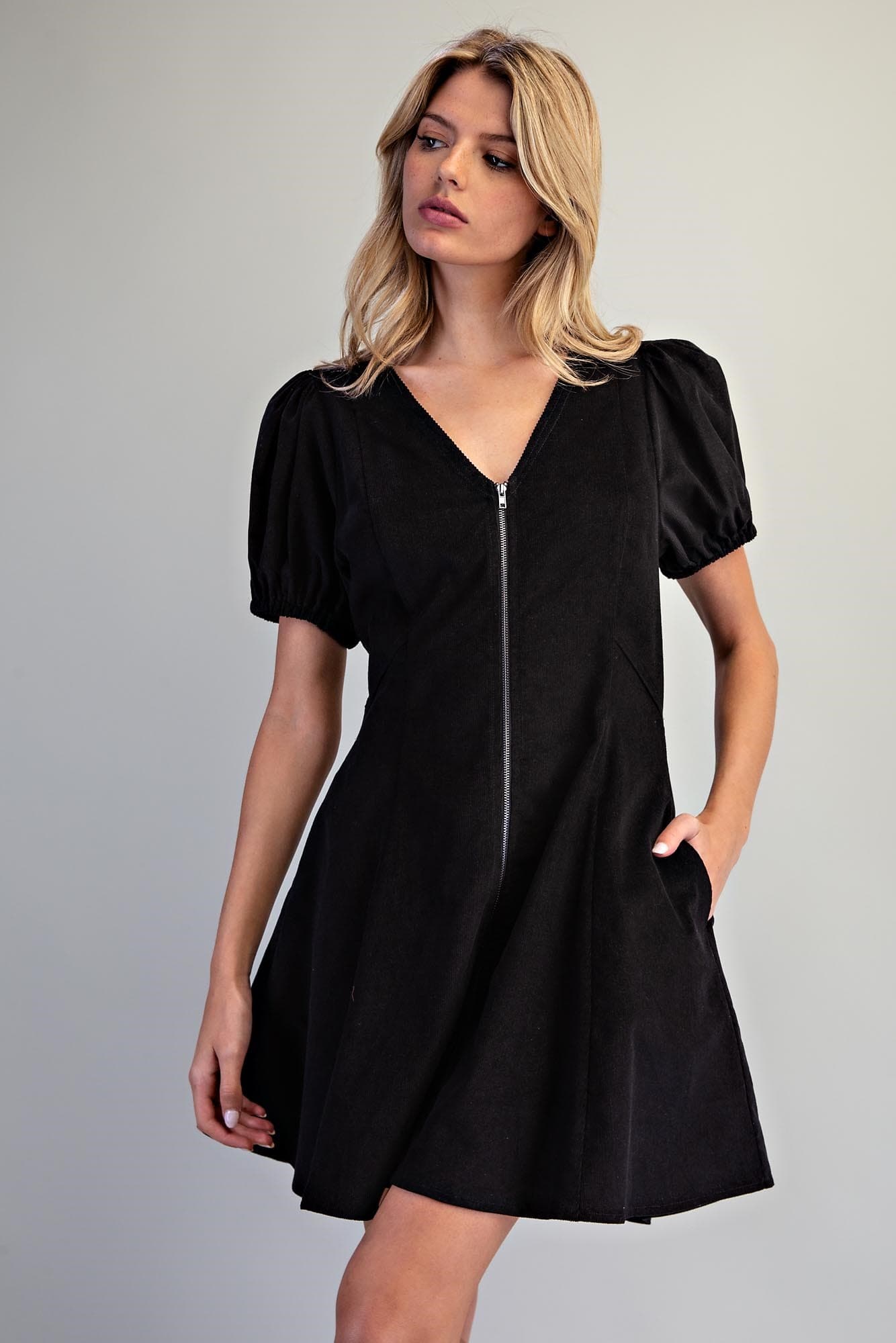 DH15881 - BLACK