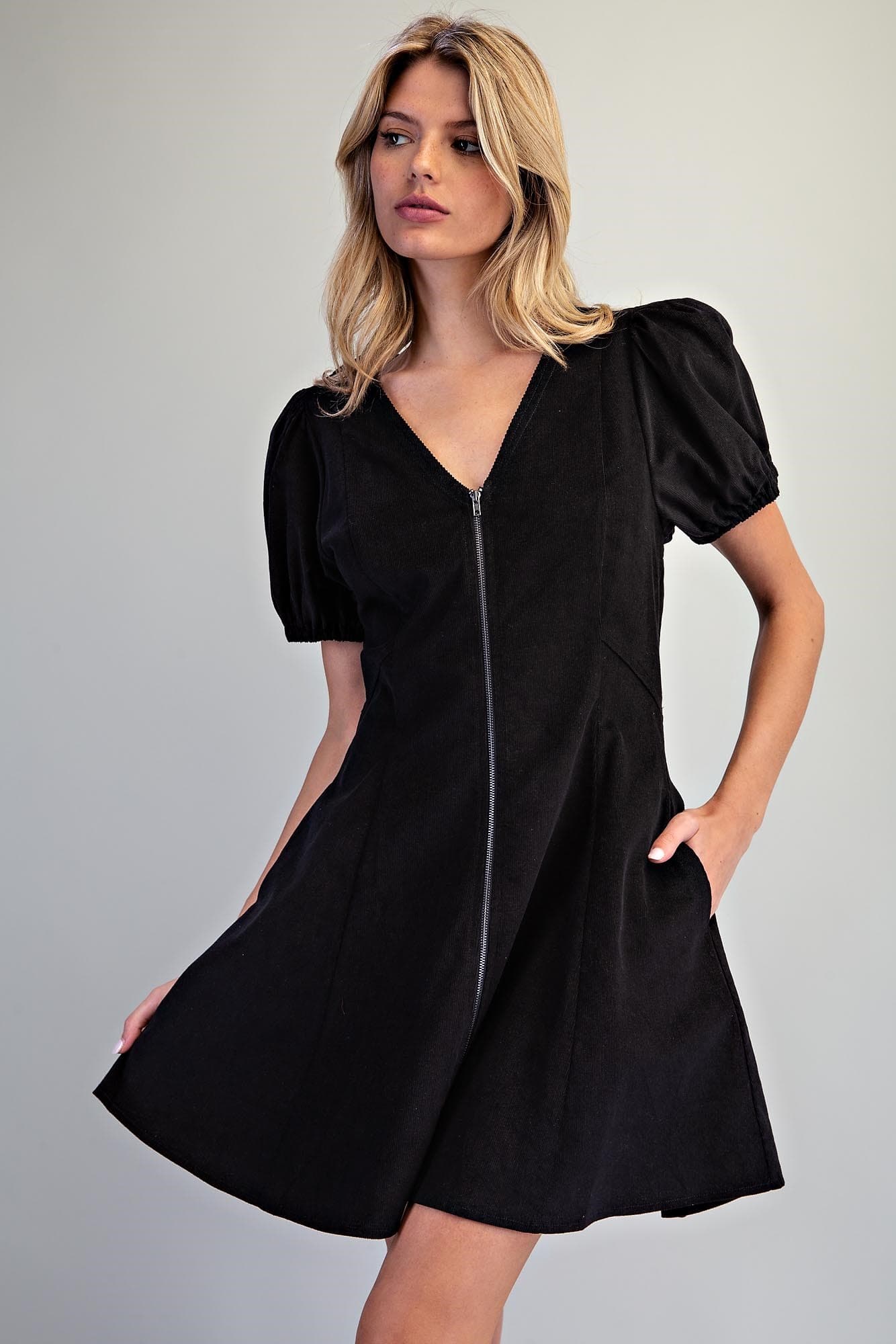 DH15881 - BLACK