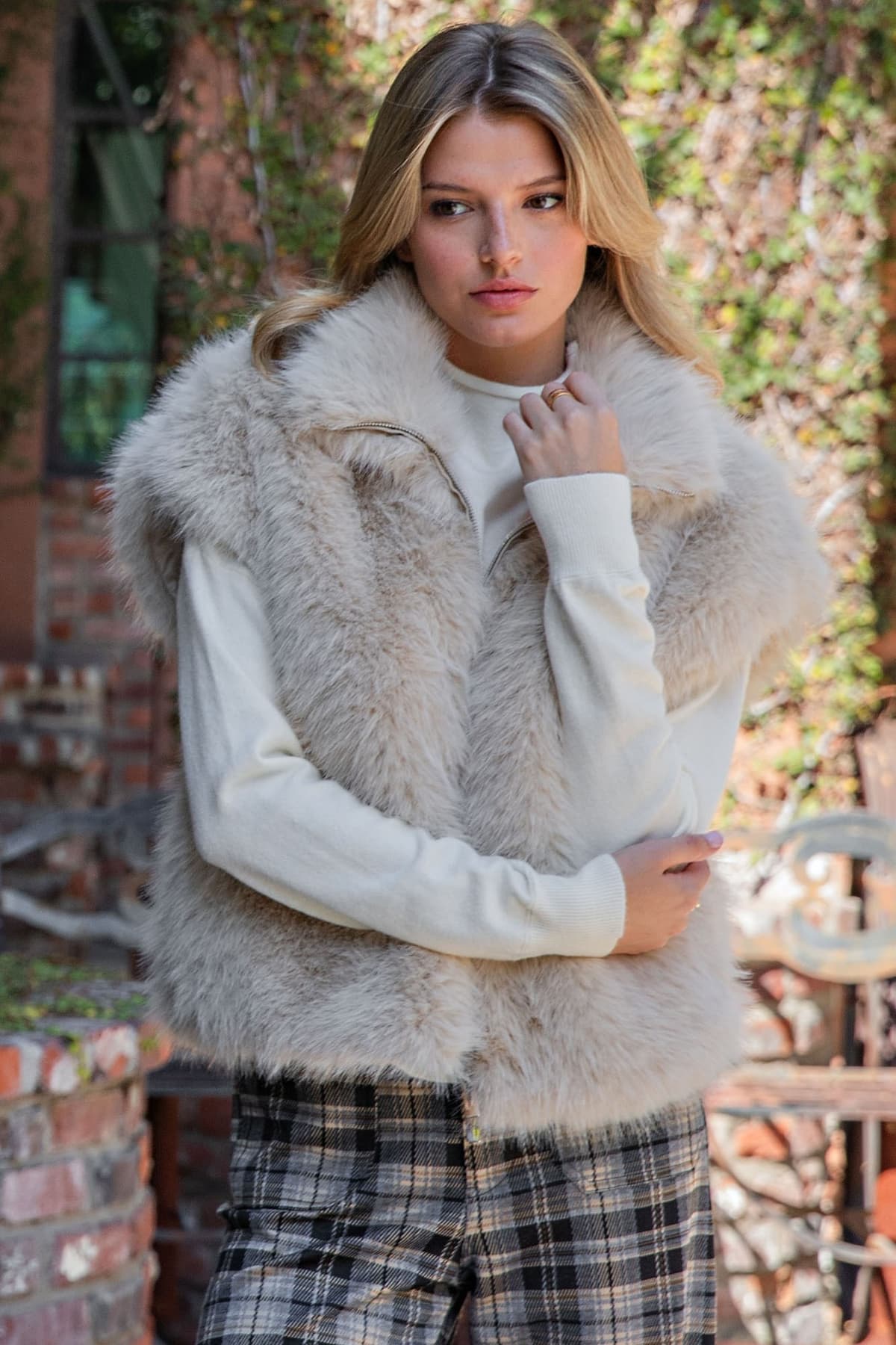 JK16773 - ALMOND