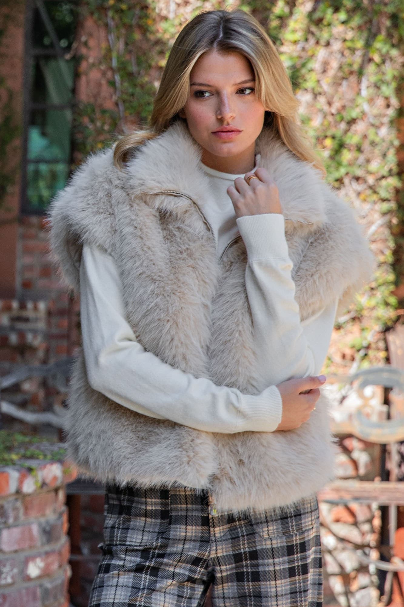 JK16773 - ALMOND