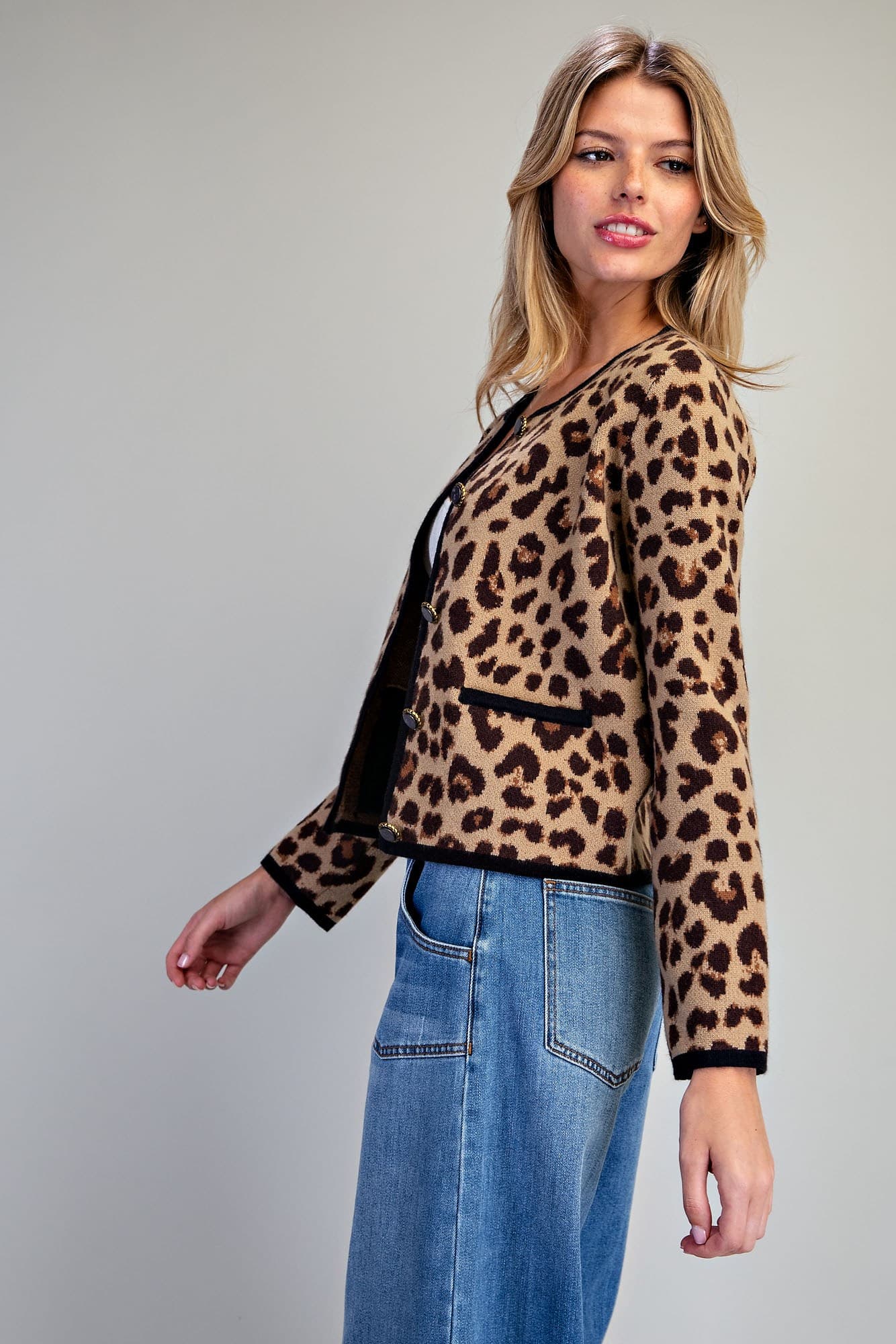 SJK16390 - LEOPARD