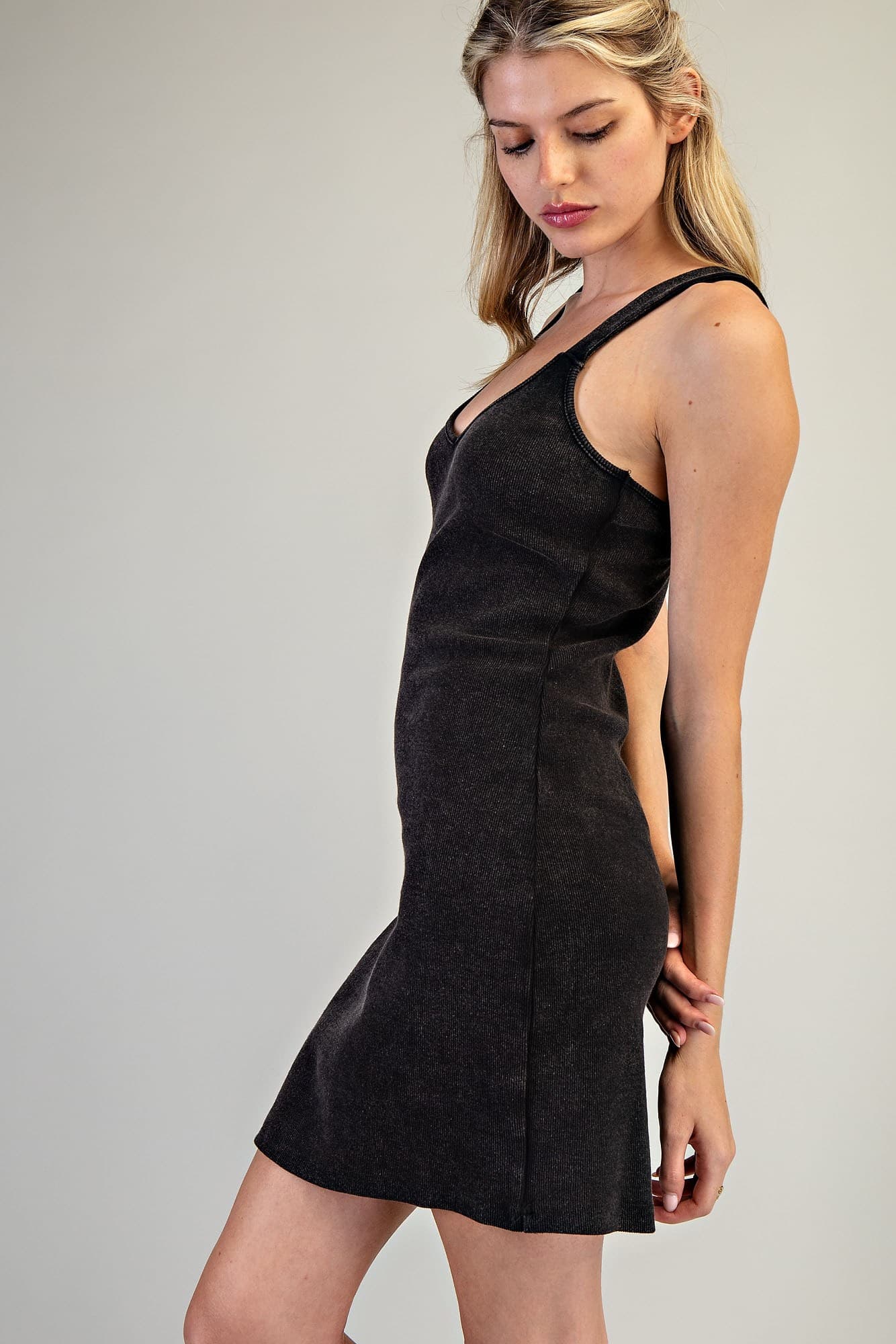 DK9990 - ASH BLACK